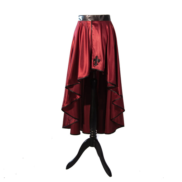 SiaLinda: Rock Scarlett, Metallic wein rot, Satin, Lilien Applikation, asymmetrisch, geschlitzt